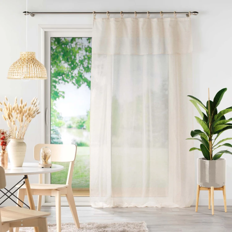 Cortinas de madeira com folhos e ilhós