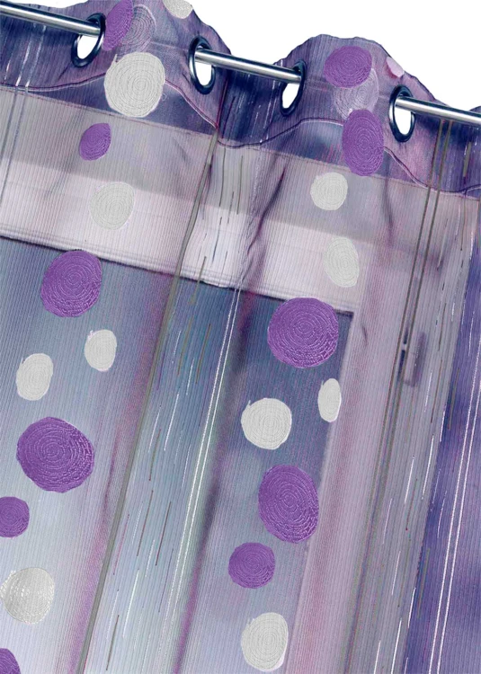 Cortina de organza com fios cortados e padrão de círculos