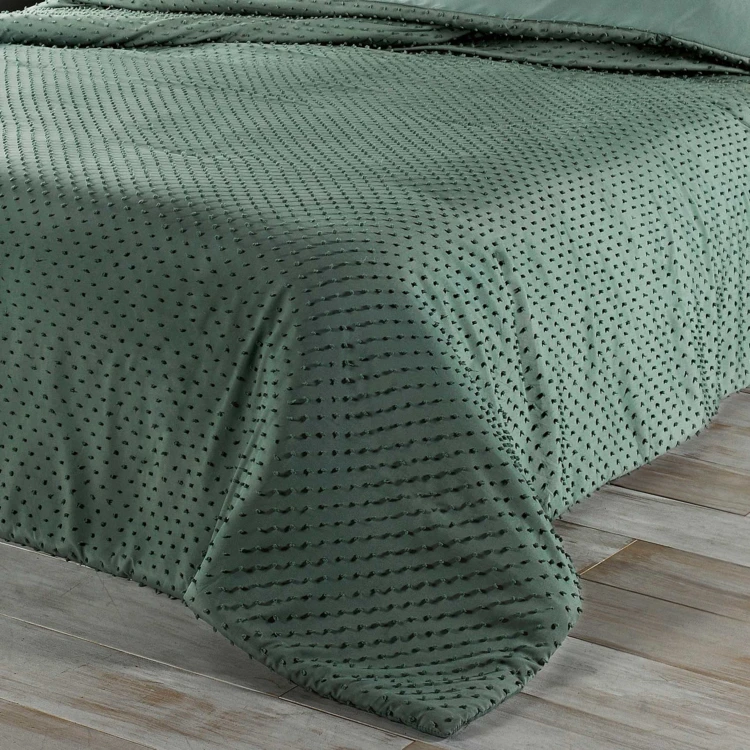 Colcha de cama com pequenas borlas