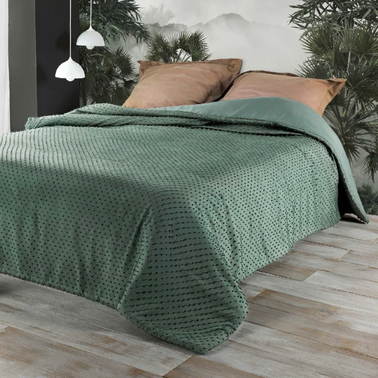 Colcha de cama com pequenas borlas