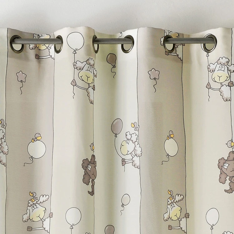 Cortina com estampado de ovelhas para crianças