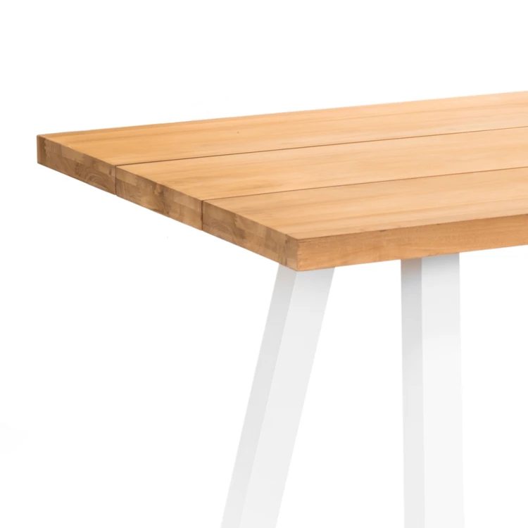 Outdoor-Tisch im maritimen Stil