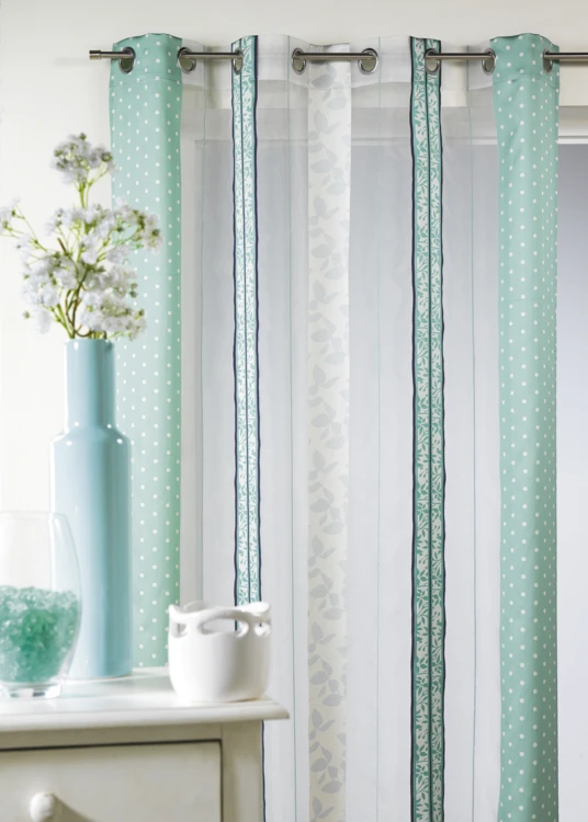 Tenda in organza jacquard a righe verticali con motivi
