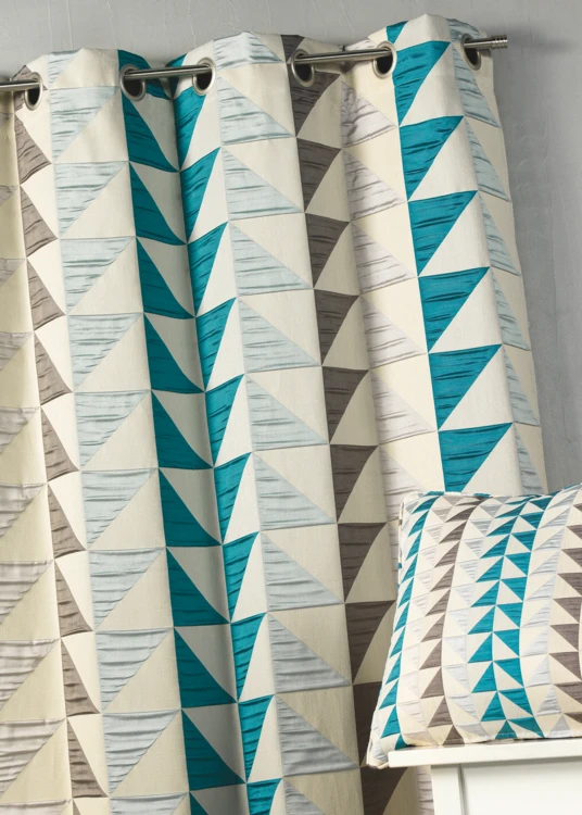 Cortina jacquard opaca com estampados triangulares
