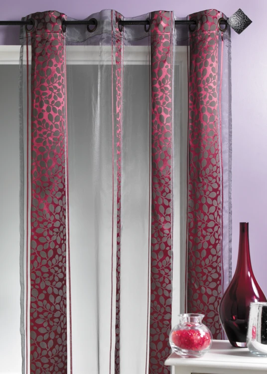 Jacquard organza voile met bladmotief