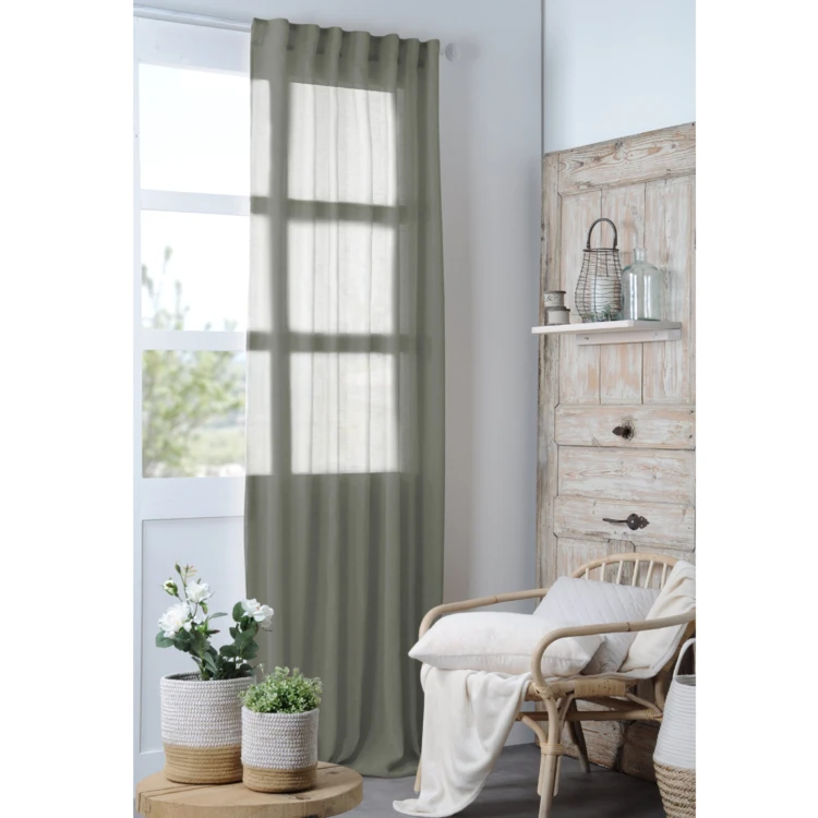 Plain sheer with concealed loops