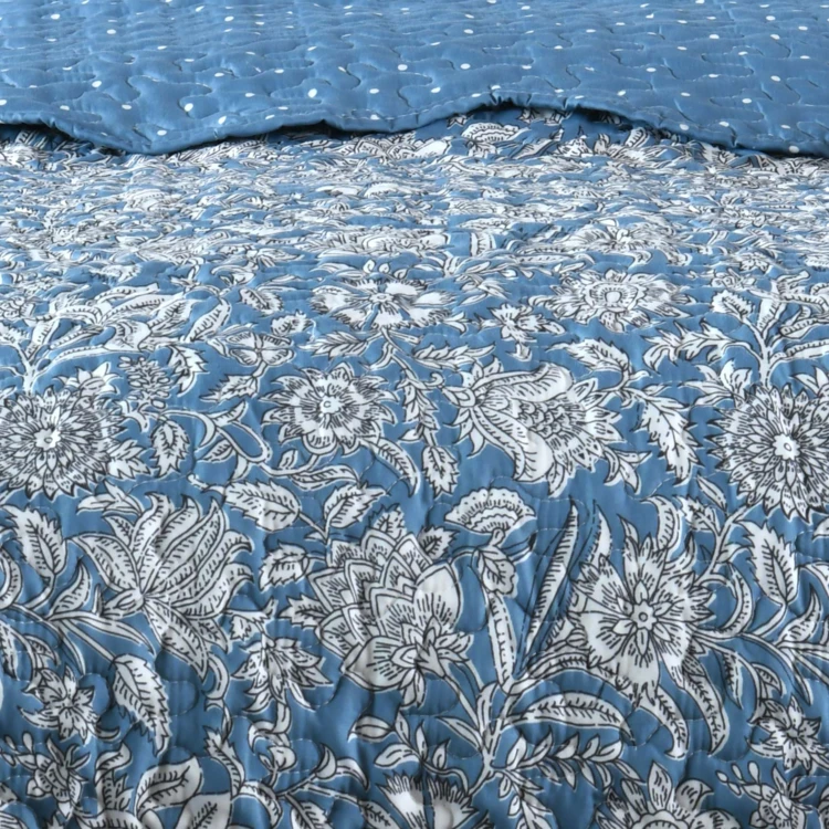 Ensemble réversible boutis et taies au style fleuri