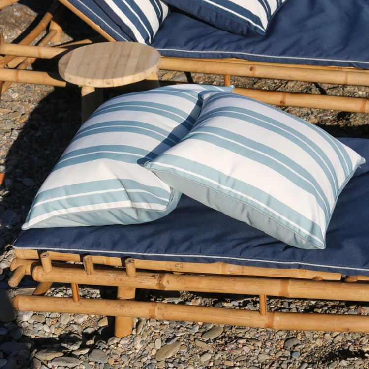 Coussin extérieur à rayures