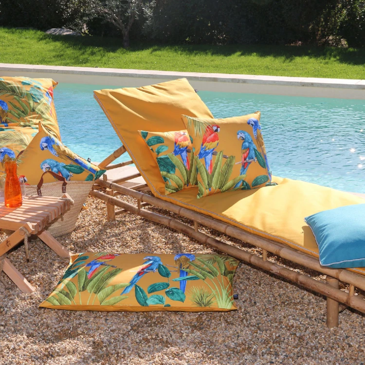 Coussin outdoor imprimé perroquets