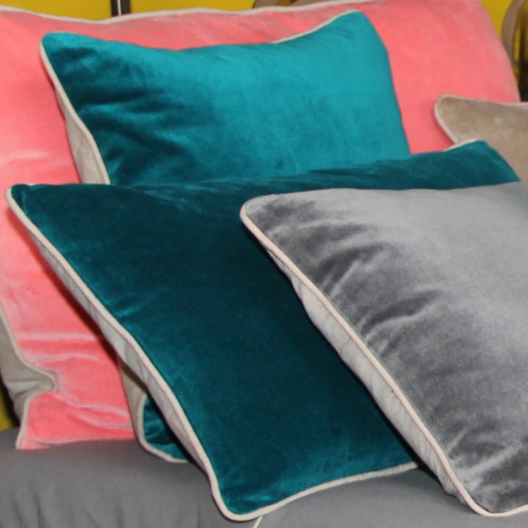 Coussin en velours réversible