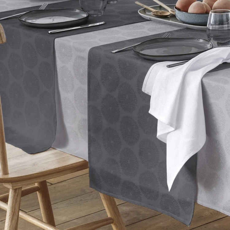 2 sets de table en damassés