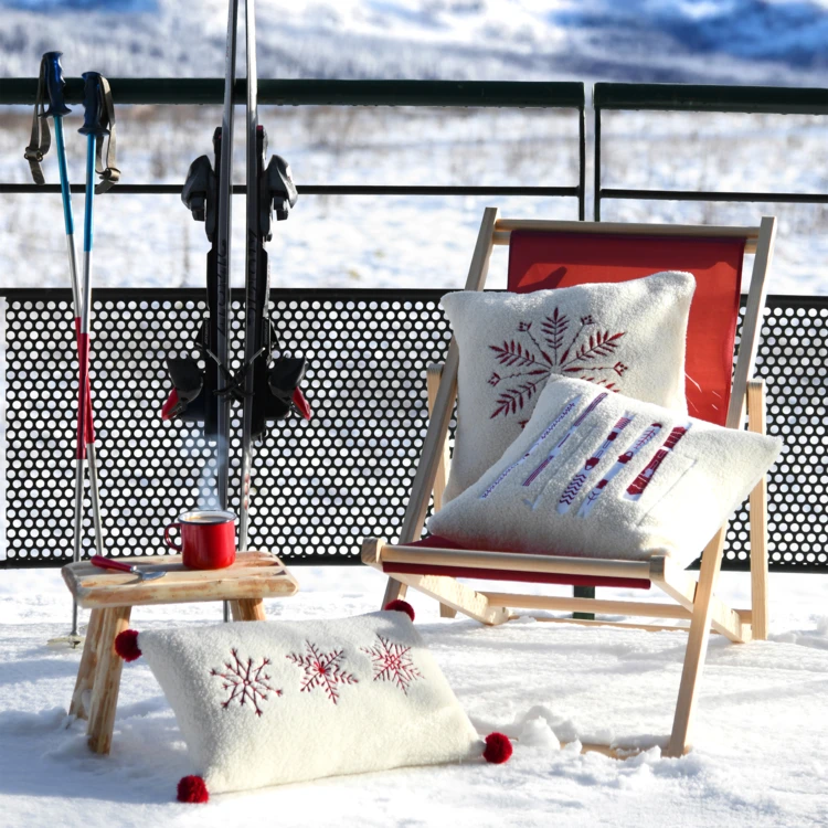 Coussin décoratif effet bouclette style montagne
