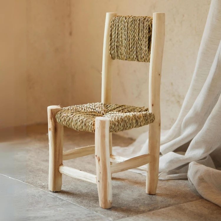 Silla infantil de madera de laurel y doum