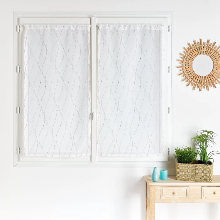 Paar bestickte Fenstervorhänge Welle