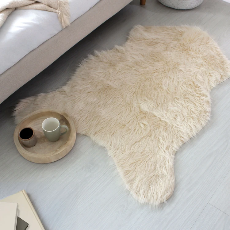 Tapis imitation peau de bête long poils et suédine
