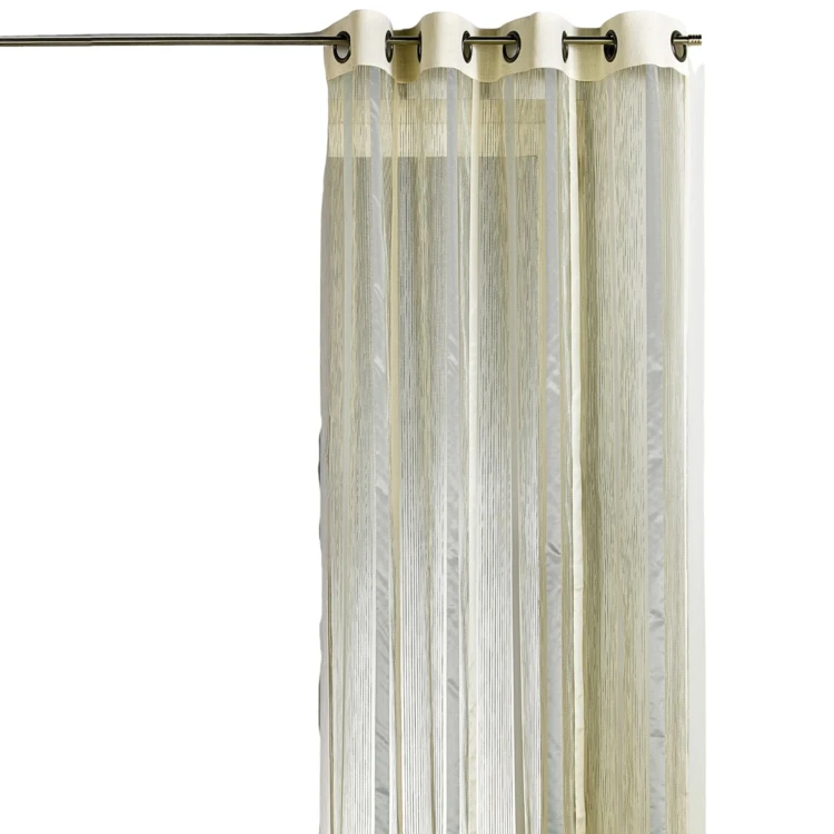 Cortina de organza com riscas verticais e forro