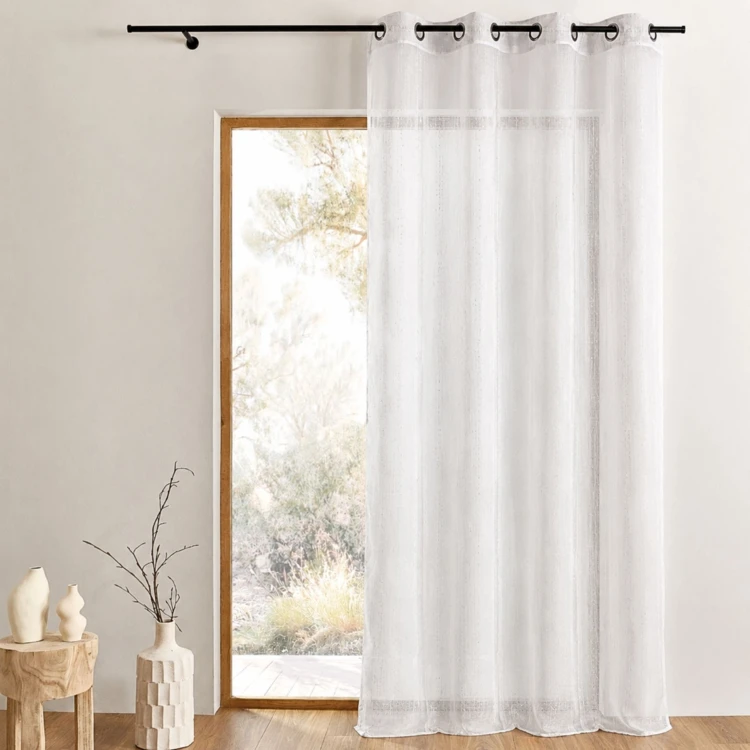 Cortina de organza con gotitas metálicas