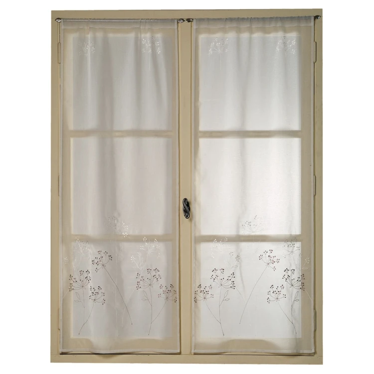 Par de pequenas cortinas bordadas com motivos vegetais