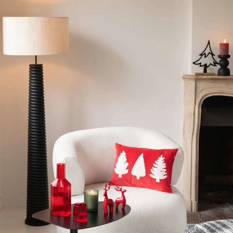 Stehlampe aus Holz mit Stoffschirm
