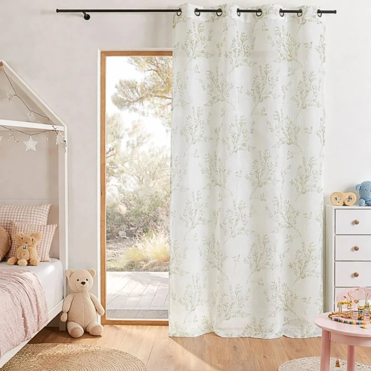 Voile estampado con ojales