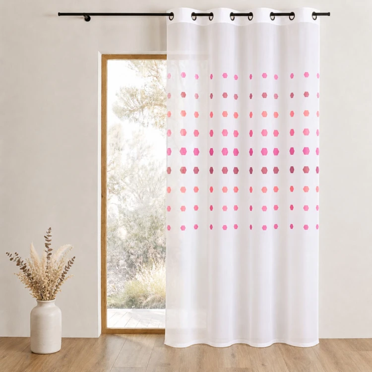 Cortina de organza com pontos geométricos