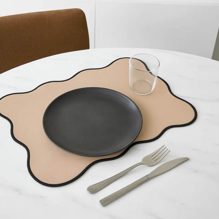 Set de table rectangulaire unis et bords ondulés