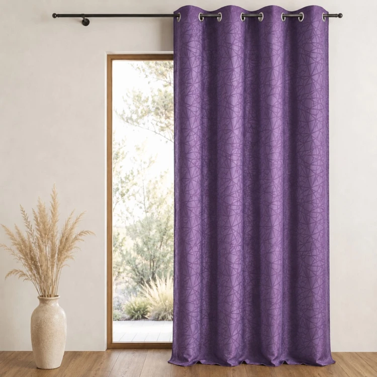 Cortina opaca em jacquard com estampados e riscas verticais