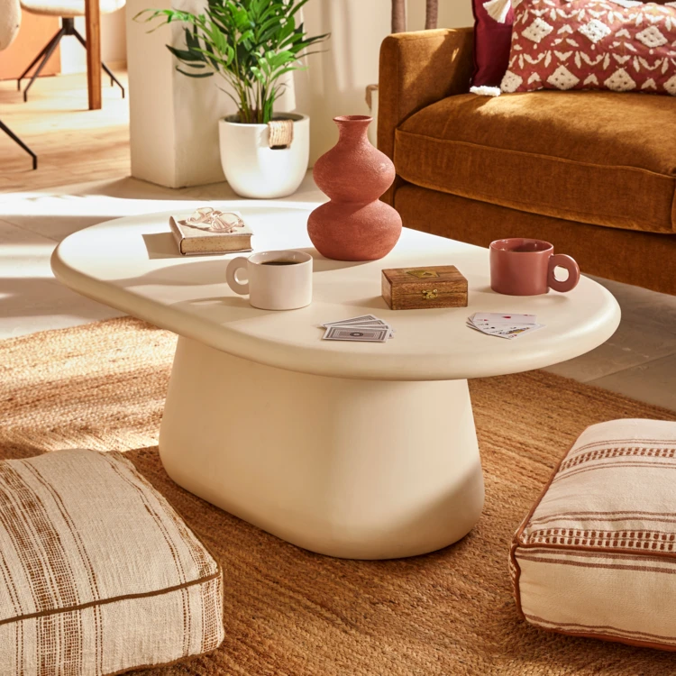 Table basse en bois arrondie