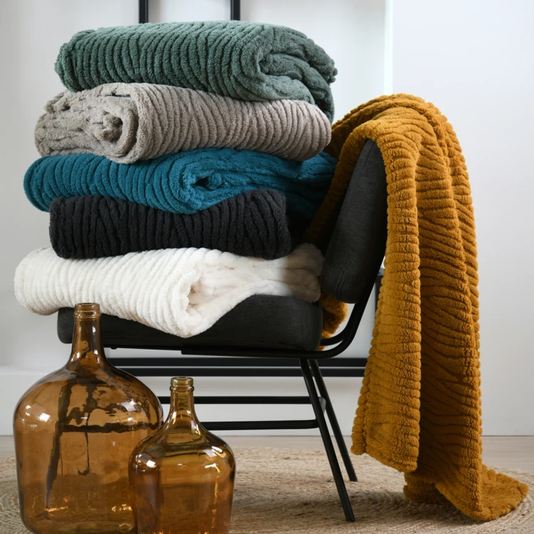 Morbida coperta con increspature