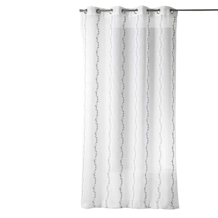Tenda trasparente ricamata con sottili righe verticali stilizzate