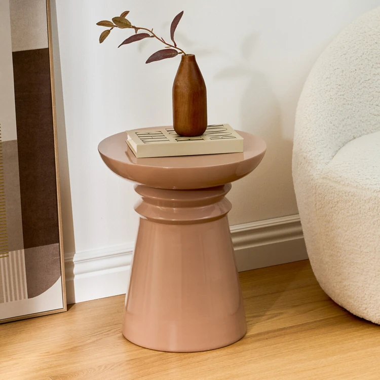 Table d'appoint totem en métal