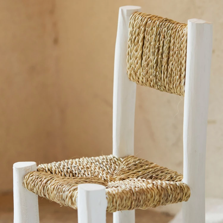 Sedia per bambini in legno bianco e doum