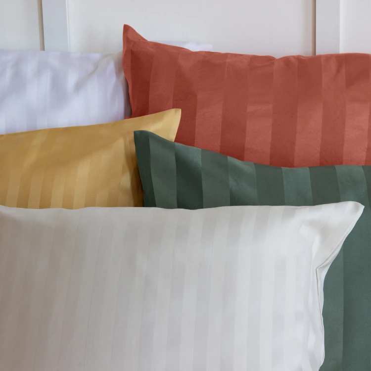 Parure de lit 3 pièces satin à fines rayures housse + taies