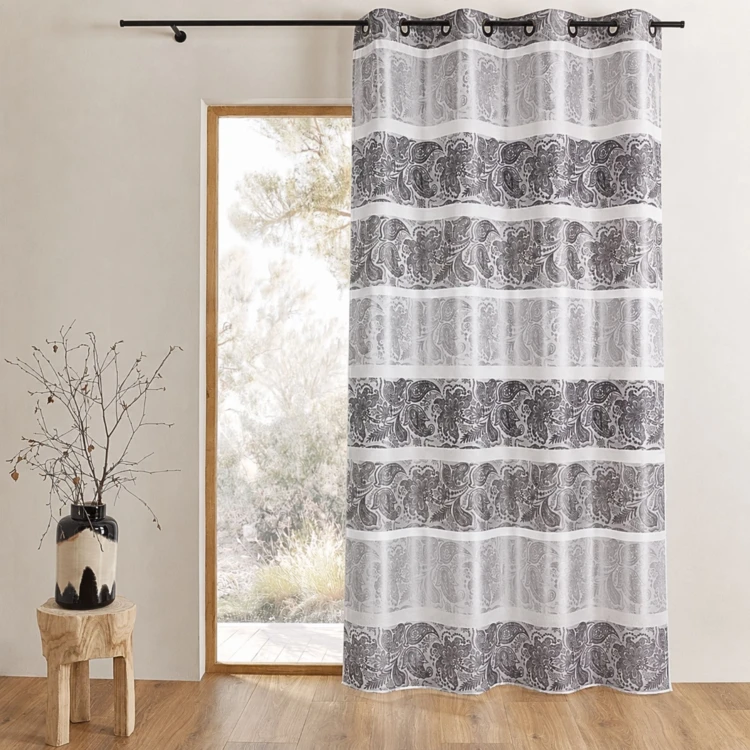 Cortina opaca de jacquard con rayas horizontales
