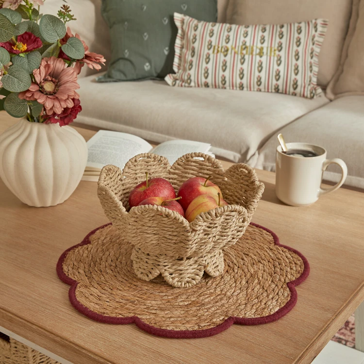 Set de table en jonc tressé à forme florale