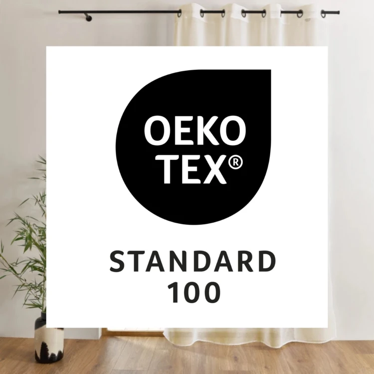 Tecido liso com ilhós grandes