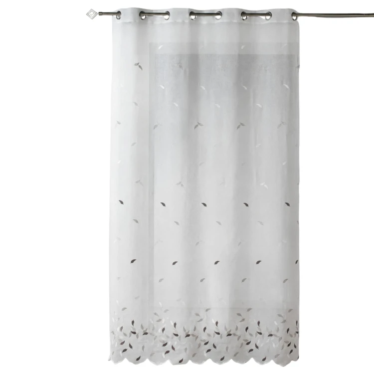 Cortina transparente bordada com folhas e bainha recortada