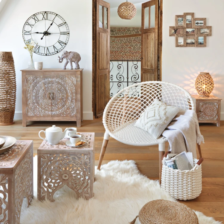 Sillón de macramé con patas de madera