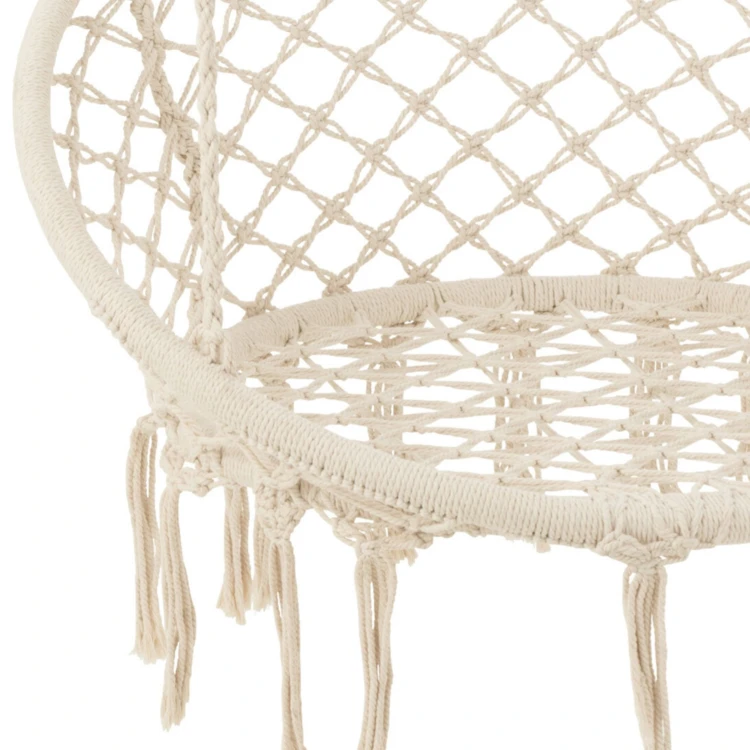 Hängesessel aus Makramee im Boho-Chic-Stil