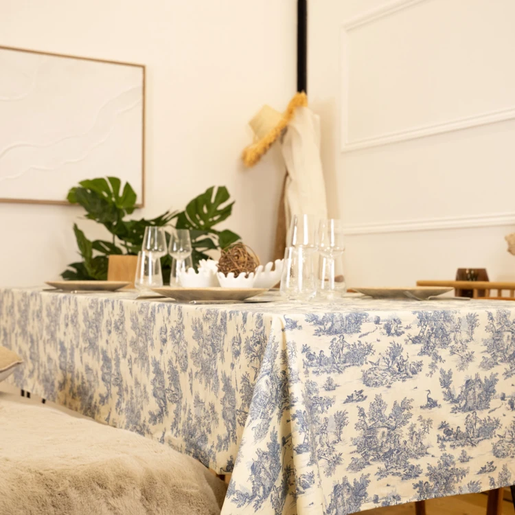Mantel rectangular plastificado con estampado Toile de Jouy