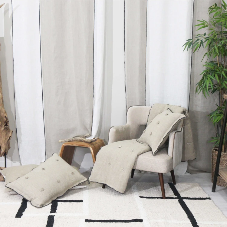 Voile di lino con occhielli