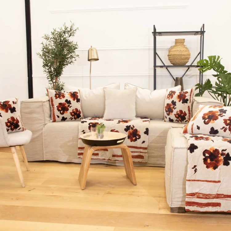 Samtkissen mit Blumenmuster