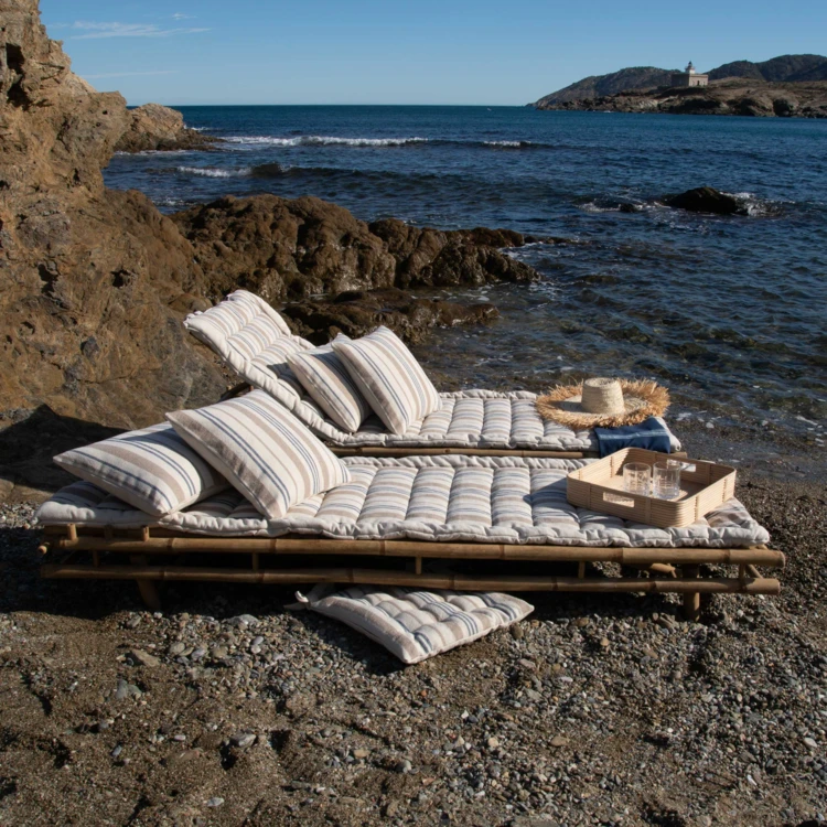Matelas bain de soleil matelassé à rayures