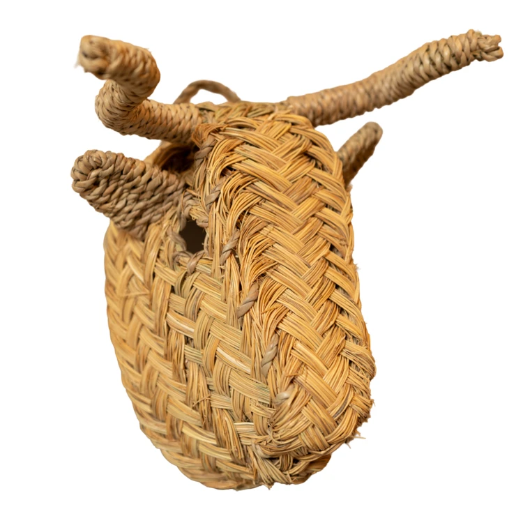 Decoração de parede com cabeça de touro em palha