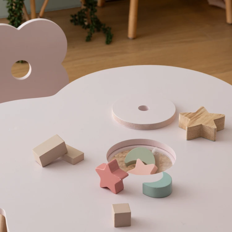 Table enfant en forme de fleur
