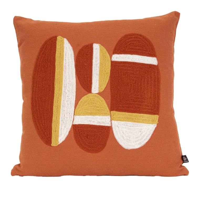 Coussin brodé motif galets de plage