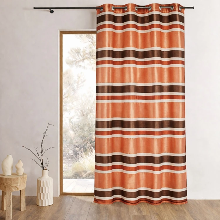 Farbiger Organza-Vorhang mit horizontalen Streifen