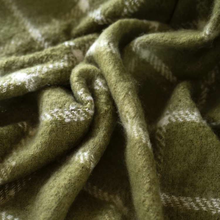 Coperta a quadri effetto mohair con frange