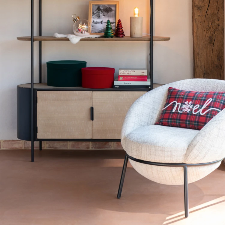 Moderner Designerstuhl aus Metall
