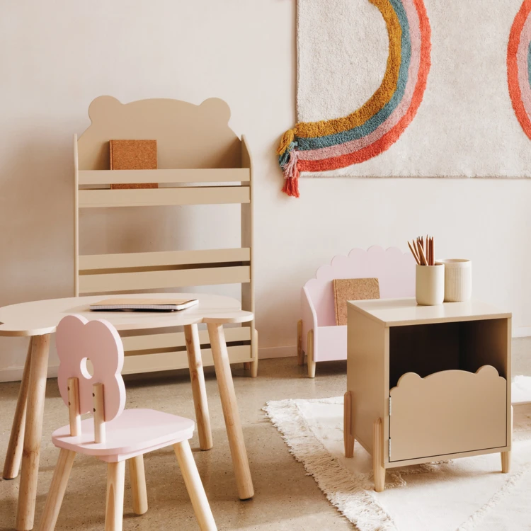 Bibliothèque enfant forme ourson à étagères ouvertes